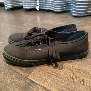 all black lo pro vans